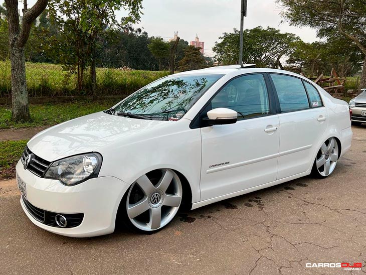 VW Polo Sedan rebaixado