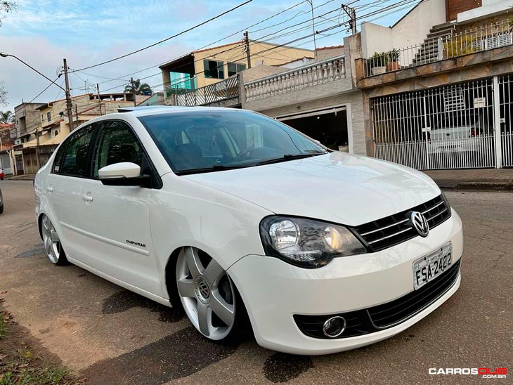 VW Polo Sedan rebaixado