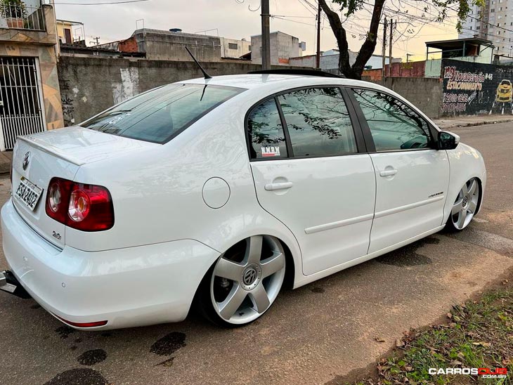 VW Polo Sedan rebaixado