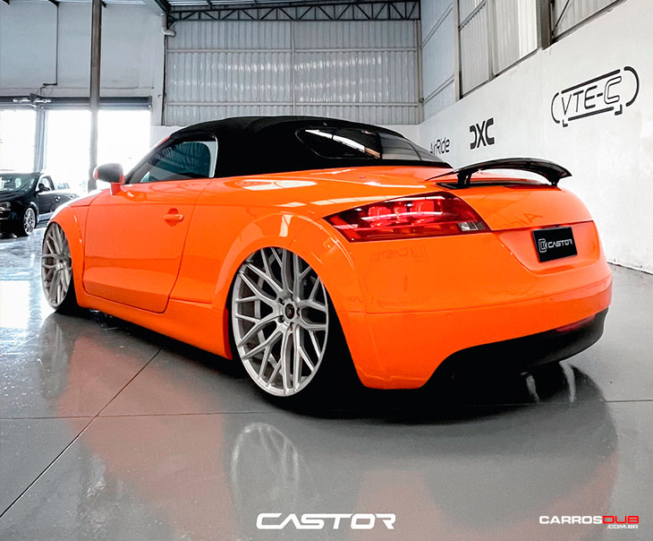 Audi TT laranja rebaixado