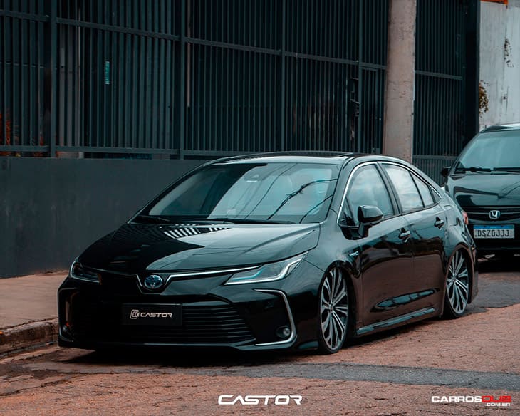 Corolla Altis Hybrid rebaixado