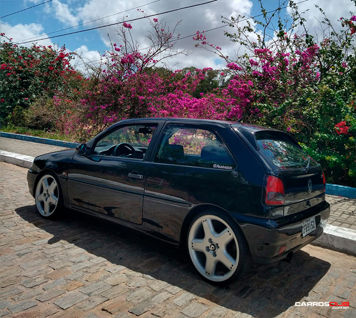 Gol GL 1.8 Turbo rebaixado com rodas Volcano V10 aro 18