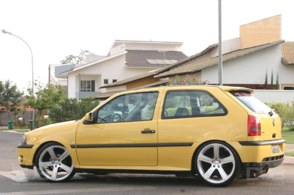 Gol 2003 com som personalizado, rodas 18 e rebaixado