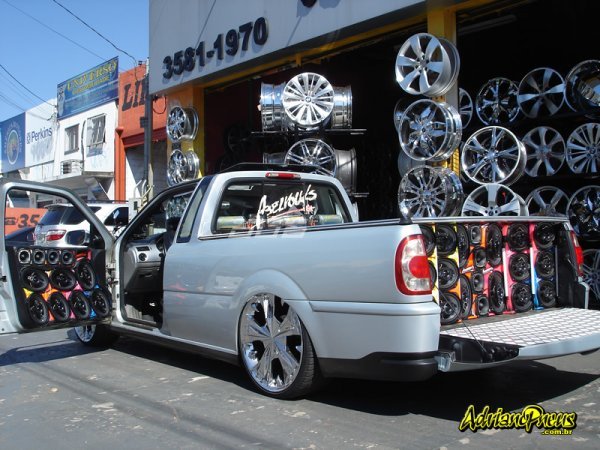 somautomotivo  Hilux rebaixada, Fotos de carros rebaixados, Saveiro surf  rebaixada