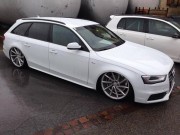 Audi Avant RS4 com rodas vossen