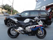 Grand Cherokee SRT8 e Moto BMW RR, casamento perfeito