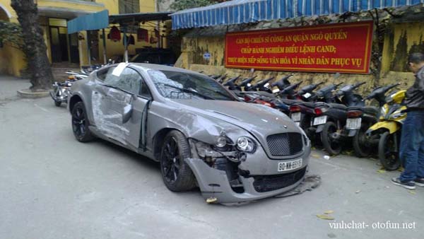 Bentley Continental Supersports Crash in Vietnam