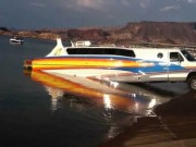 Tirando barco da rampa do Boater-Home para velejar no final de semana