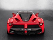 Uma volta na LaFerrari hibrida a 342 km