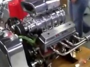 Miniatura de Motor V8 com Blower funcionando