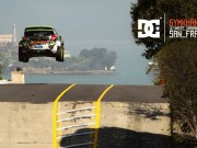 Ken Block acelerando forte nas ruas de São Francisco nos Estados Unidos
