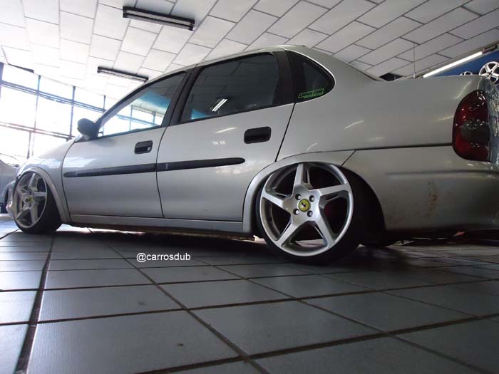 Carros DUB - GM Corsa Classic com rodas @volcanowheels V200 aro 17”