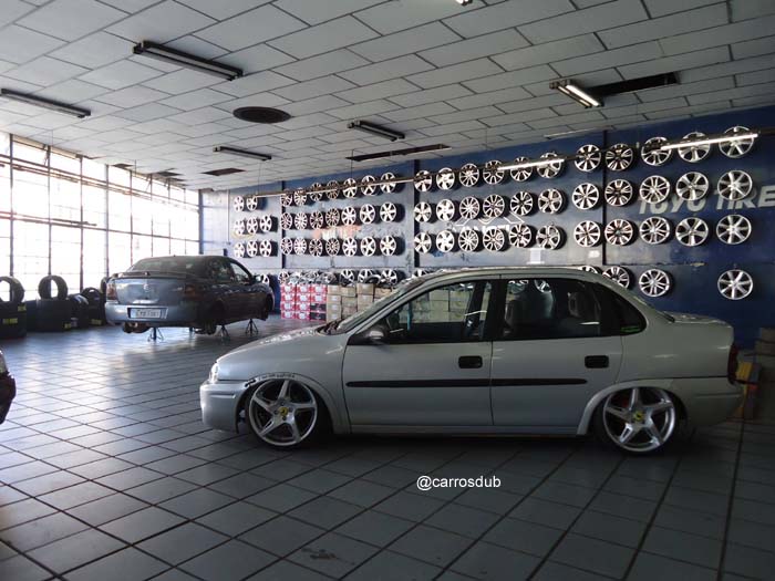 Carros DUB - GM Corsa Classic com rodas @volcanowheels V200 aro 17”