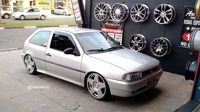 Gol G2 com rodas Volcano Wheels Tarmac aro 17