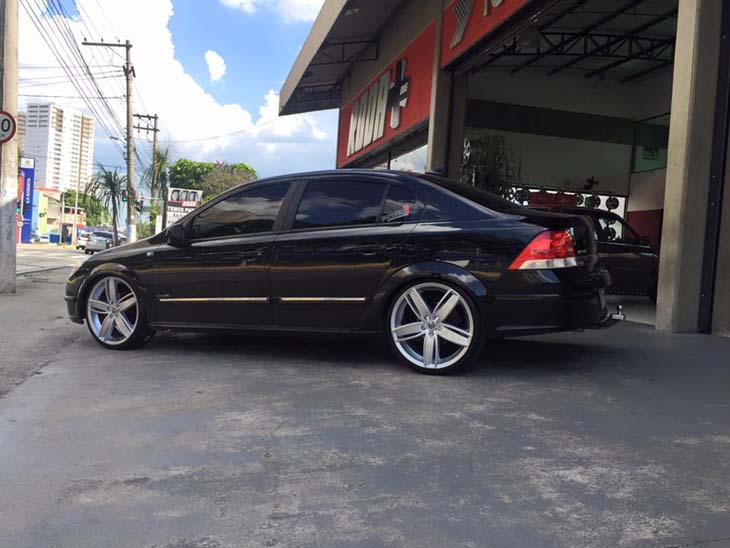 Vectra Roda Rvt GM Vectra rebaixado com rodas replicas aro 20