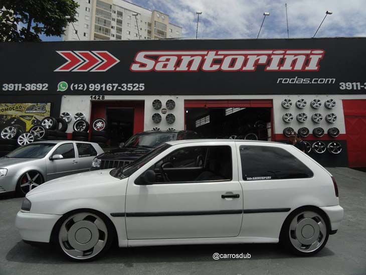 VW Gol G2 rebaixado com rodas Volcano V10 Orbital aro 18