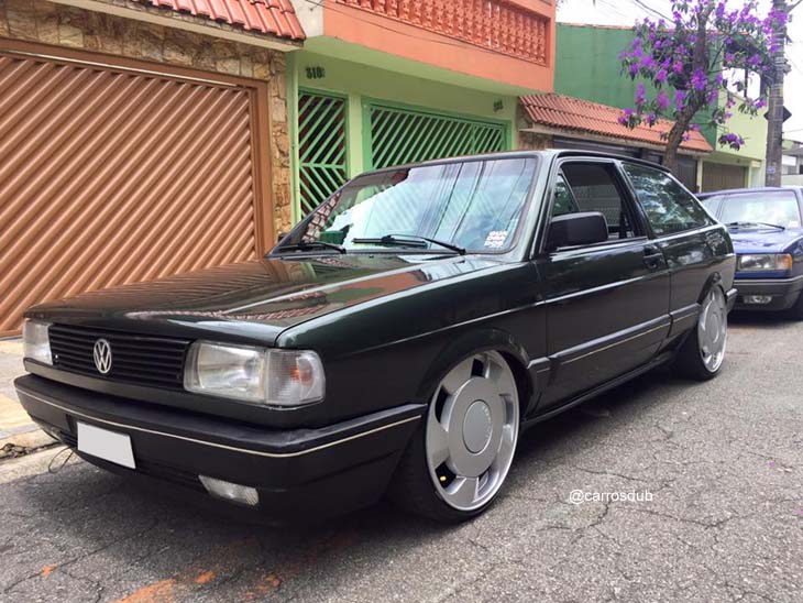 Gol GL 1.8 Turbo rebaixado com rodas Volcano V10 aro 18