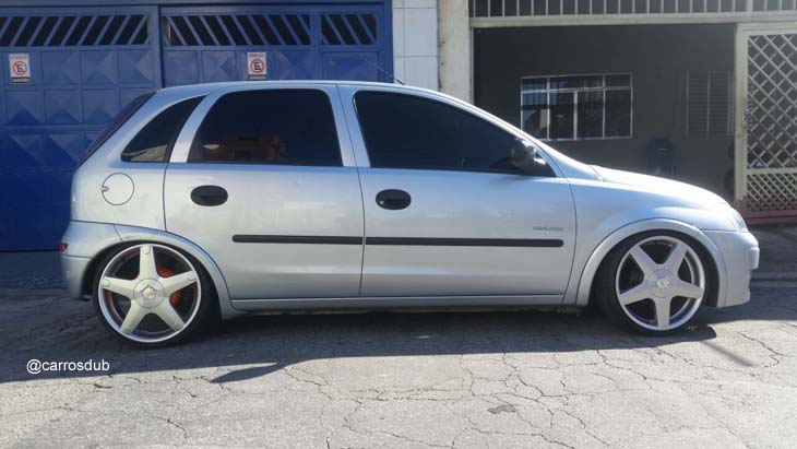 Volcano Wheels - Corsa Hatch com Rodas Volcano Axxis 17x