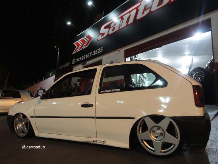 Gol G2 com rodas Volcano Wheels Tarmac aro 17