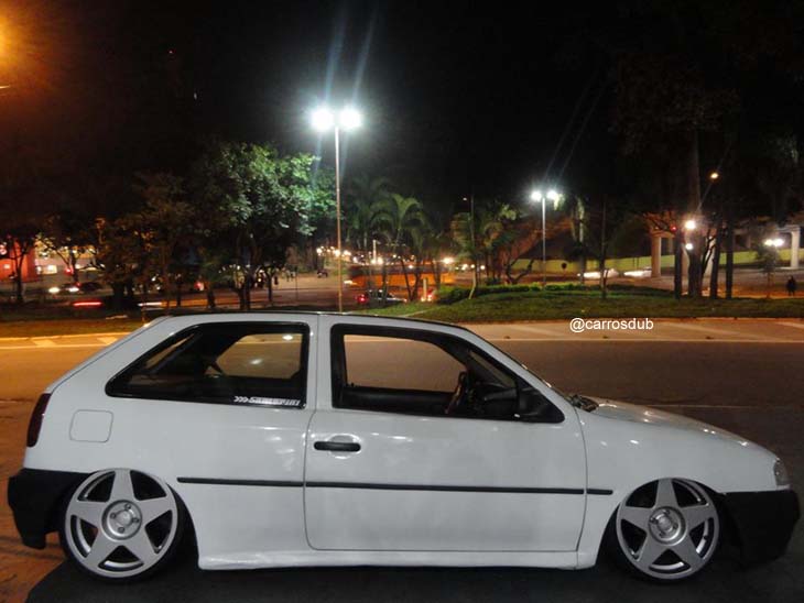 Gol G2 com rodas Volcano Wheels Tarmac aro 17