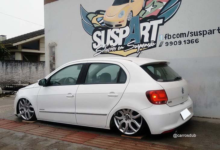 VW Gol Track rebaixado com rodas Volcano Evidence aro 18x6