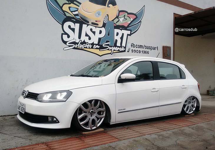 VW Gol Track rebaixado com rodas Volcano Evidence aro 18x6