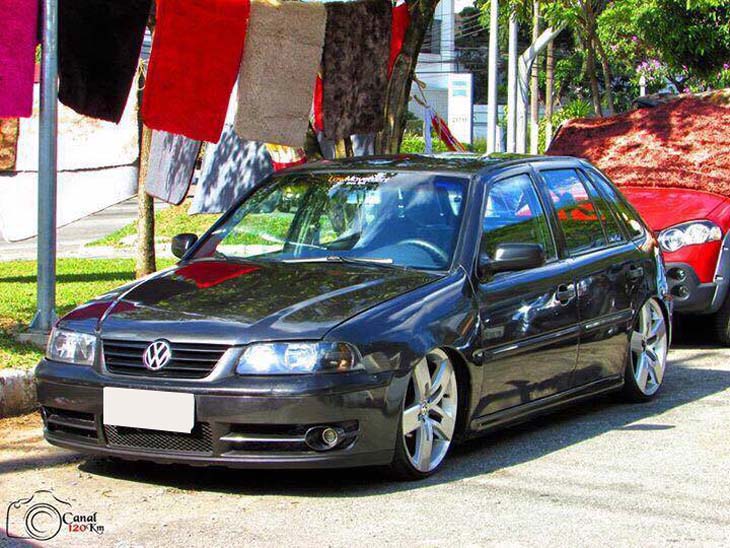 Gol quadrado rebaixado com rodas Volcano Strong aro 18