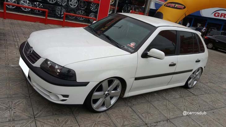 Gol G3 rebaixado com rodas aro 18