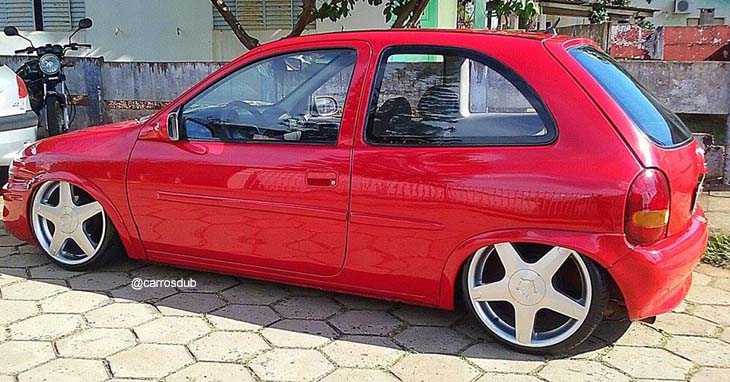 Corsa Wind 1996 rebaixado, aro 17 e modificações estéticas