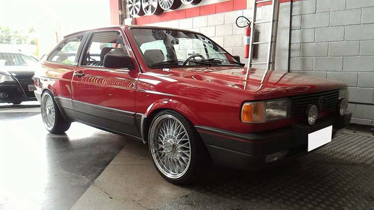 VW Gol GTI rebaixado com rodas balina aro 17