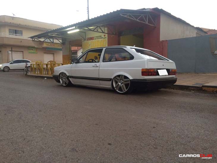 Gol quadrado branco rebaixado com roda originais