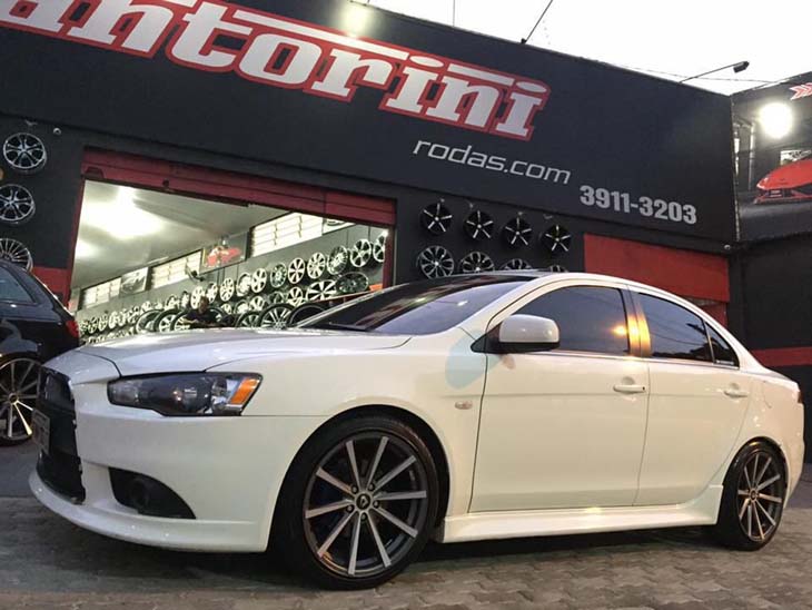 Lancer Evo rebaixado com rodas aro 18