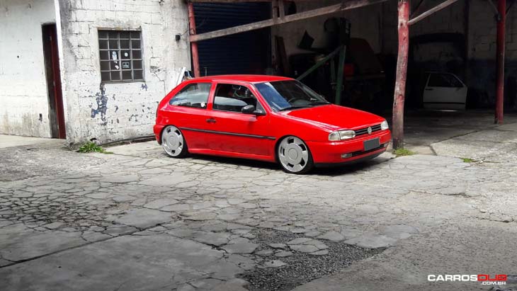 Gol GL 1.8 Turbo rebaixado com rodas Volcano V10 aro 18