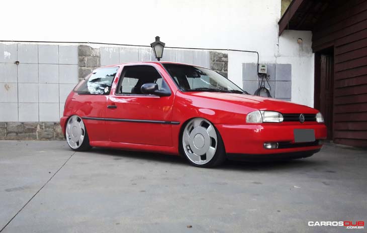 VW Gol G2 rebaixado com rodas Volcano V10 Orbital aro 18