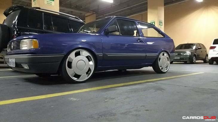 Gol GL 1.8 Turbo rebaixado com rodas Volcano V10 aro 18