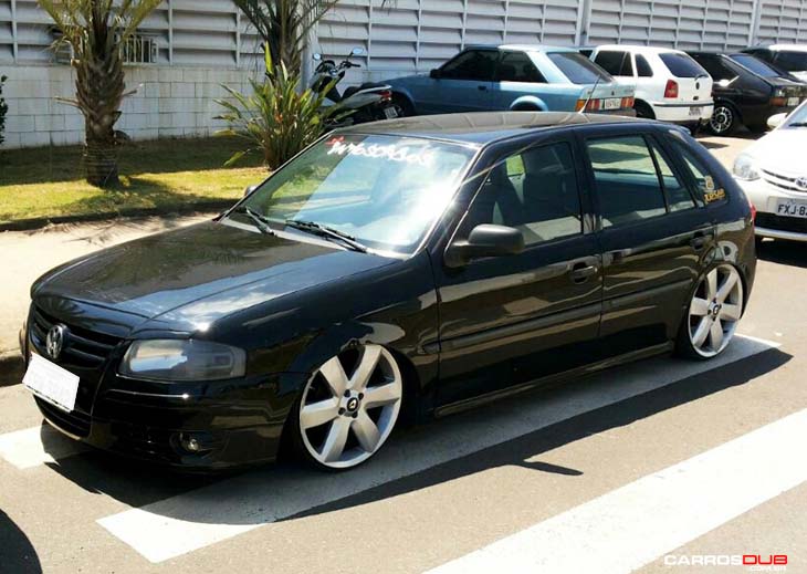 VW Gol Track rebaixado com rodas Volcano Evidence aro 18x6