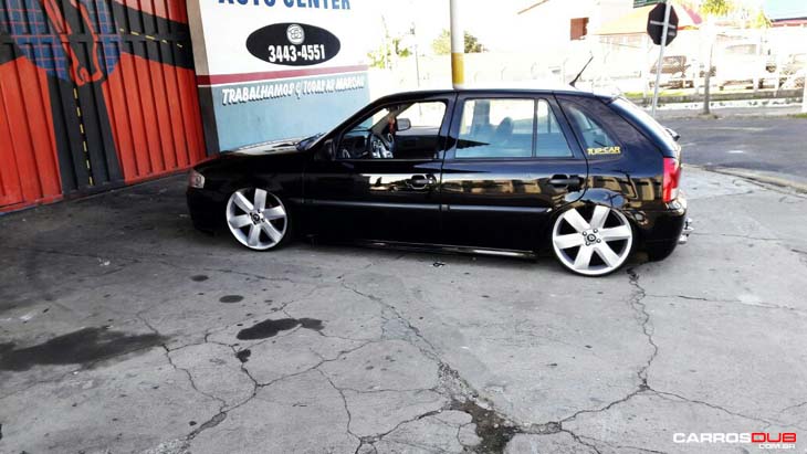 VW Gol Track rebaixado com rodas Volcano Evidence aro 18x6