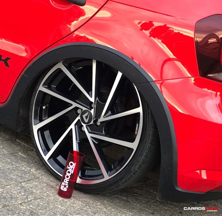 Gol G4 rebaixado com rodas Volcano Rseven aro 18″x6″