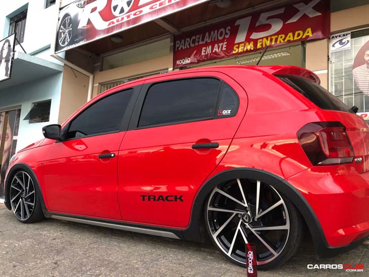 VW Gol Track rebaixado com rodas Volcano Evidence aro 18x6