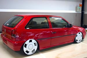 Gol GL 1.8 Turbo rebaixado com rodas Volcano V10 aro 18